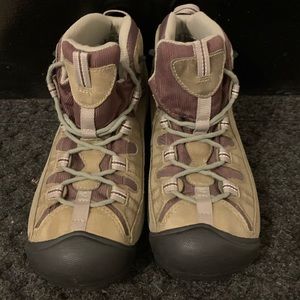 Keen hiking boots MENS 9